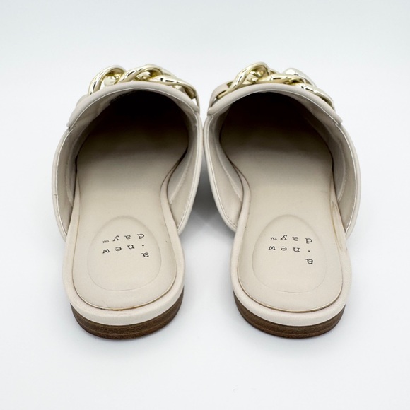 A NEW DAY Kiki Chain Loafer Mules Size 7.5 Off White Vegan Leather Slip On Flats - Picture 5 of 10
